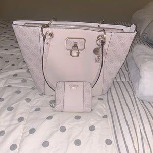 ✨Guess Tote with Matching Wallet✨